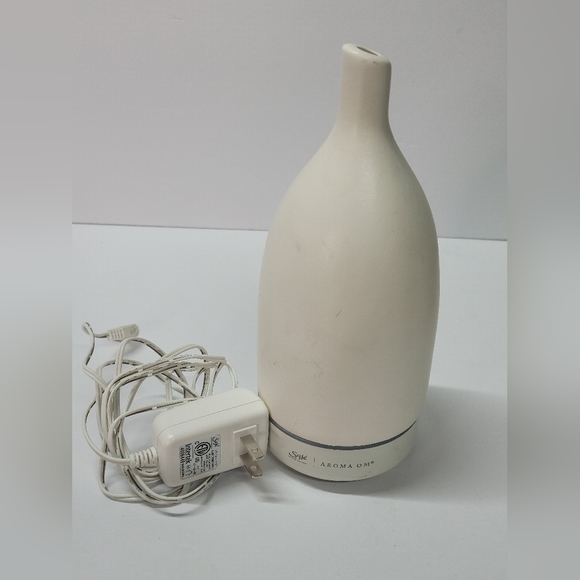 Saje Aroma Om Ultrasonic Aroma Diffuser. - Picture 2 of 8